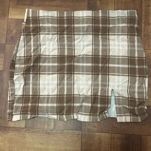 Brown and white plaid mini skirt. Worn a few times size extra large high stretch